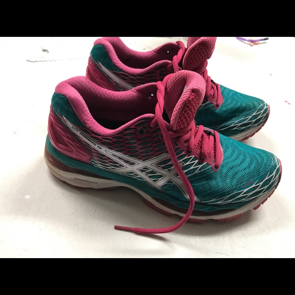 ASICS womans gel shoes